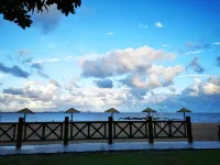 Rococo Rainforest Beach Villa Seaview Hotel (Sankuaishi Bailangtan Branch)