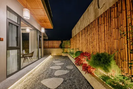 Xishan Garden Private Hot Spring Cinema Vacation Boutique Stay (Mount Qingcheng Railway Station) Отели рядом с достопримечательностью «Chengdu Neusoft University»