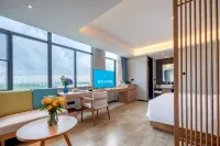 深圳寶安機場西灣紅樹林亞朵X酒店 鄰近西鄉體育中心-游泳俱樂部的酒店