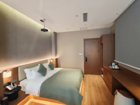 Lizhi Yagu Hotel (Xi'an Railway Station North Square Hanyuandian Subway Station) Отели рядом с достопримечательностью «Vanguard (Xi'an Taihua Road Shop)»