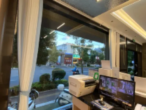 Maitreya Ruixiang Hotel Hoteles en Ciudad de Mile