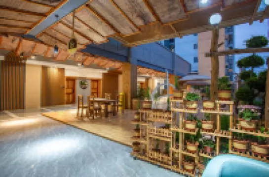 Qianshan Heyue Hotel