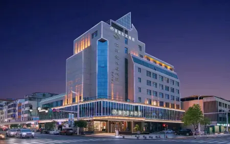 Country Inn & Suites by Radisson, Xinfeng Maifanshi High-speed Railway West Station Отели рядом с достопримечательностью «Chenyi Square»