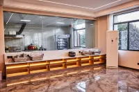 Zhaotong Honglu Hotel