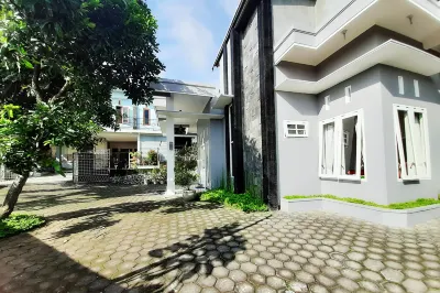Villa Monesa Tretes Hotels near Tugu Bambu Runcing