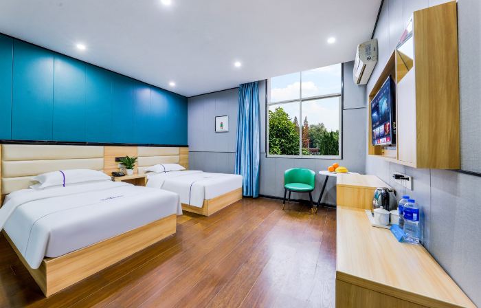 Yijia Hotel (Ji'an No.2 Middle School Pedestrian Street)