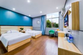Yijia Hotel (Ji'an No.2 Middle School Pedestrian Street)