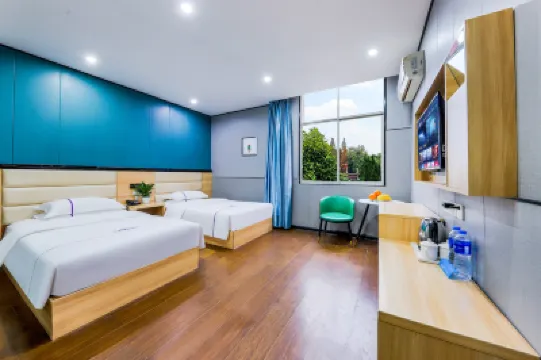 Yijia Hotel (Ji'an No.2 Middle School Pedestrian Street) Hotels near Bailuzhou Park