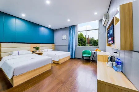 Yijia Hotel (Ji'an No.2 Middle School Pedestrian Street) Отели рядом с достопримечательностью «Ji'an Child Normal College»