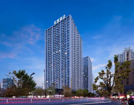 Huayang Hotel (Neijiang Wanda Plaza) Отели рядом с достопримечательностью «Zhang Daqian Memorial Hall»