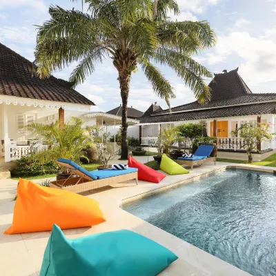 Puri Tempo Doeloe Boutique Hotel Отели рядом с достопримечательностью «Пляж Синдху»