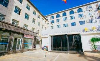 Qingyang Yuzi Business Hotel