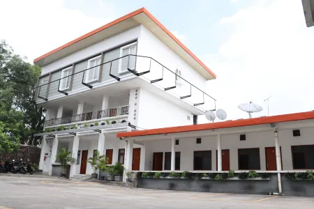 Hotel Netral Jombang Отели в г. Peterongan