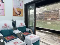 Yueying Tuojiang Riverview Homestay(Phoenix Ancient City)