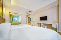 Vienna Hotel(Hezhou Lingfeng Plaza Diversified Global City Store) - Mountain view