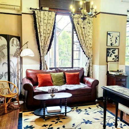 Ling Homestay (Si'nan Mansion Branch) Отели рядом с достопримечательностью «Фуксинг Плаза»
