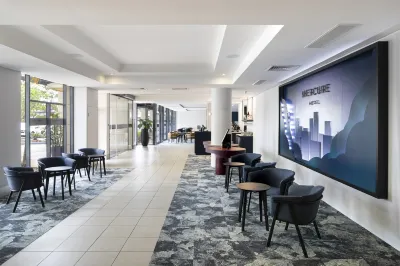 Mercure Brisbane Garden City Hotels near Malaya Corner