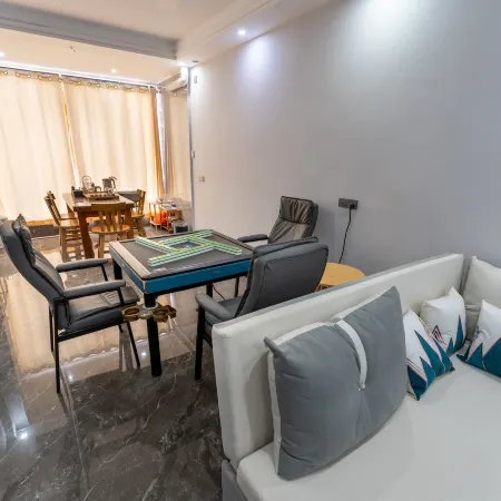 76 Express Hotel (Xinzheng Sias International College) Отели рядом с достопримечательностью «Народная больница Синьцзяна»