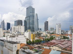 Cozy Midnight Hotel - Near Ben Thanh Market