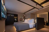 CHANGSHA WUYI SQUARE EXOTIC LUXURY HOTEL - balcony
