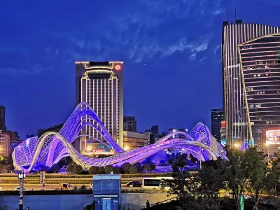 W威蘭登飯店（光谷廣場地鐵站店） 湖北經濟管理大學-學術報告廳附近的飯店