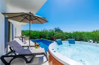 Crystal Villa Bayside