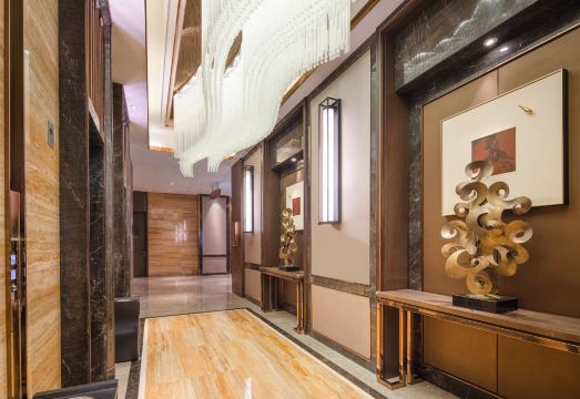 머큐어 푸링 호텔 로비