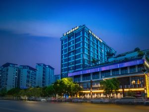 Yijia Lijing Hotel (Chengdu Wenjiang University town store)