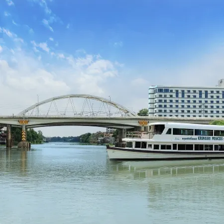 Krungsri River Hotel Отели рядом с достопримечательностью «Железнодорожная станция Аютхаи»