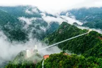 Shuye · Hidden Luxury Wilderness Camping Hotel (Sanbaishan) - Bergblick