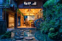 Luanxi Yunshu Garden Homestay (Xijiang Qianhu Miao Village Observation Deck Zhuzhuan Coffee Shop)