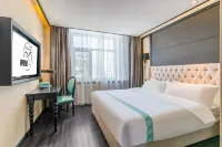 Manyueju Hotel (Mercure Urumqi Railway Bureau) - balcony
