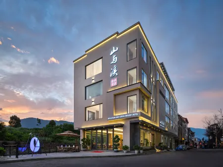 Zhangjiajie Shanyuxi Resort Hotel (Wulingyuan National Scenic Spot National Forest Park) Отели рядом с достопримечательностью «Zhangjiajie National Forest Park»