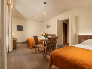 Sitting and Forgetting Mountain Homestay