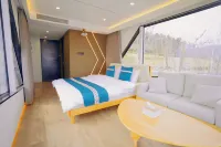 Banyuewan No. 6 Cliff Capsule Homestay - Parvekkeita