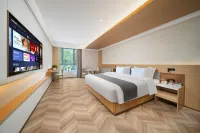 Yining Binjiang Peninsula Hotel (Liuxing Street Scenic Area Branch) - balcony