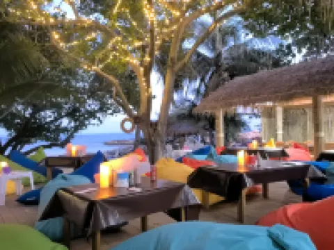 เกาะมันกลาง โรงแรมในอำเภอ แกลง