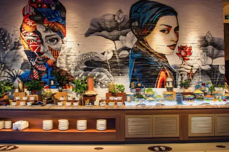 Panorama Beachfront Nha Trang by LYN Condotel Отели рядом с достопримечательностью «Lucky Foot Spa Nha Trang»