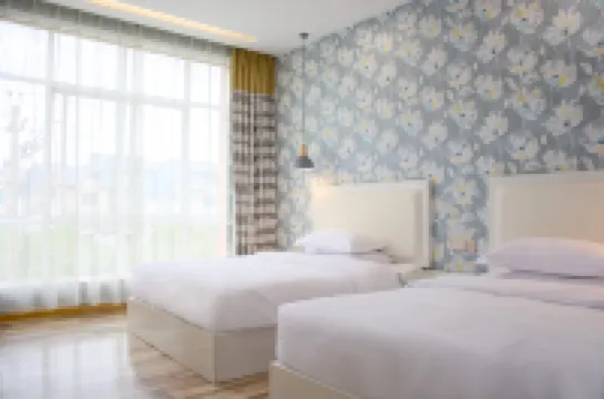 Mile Lake View Baiman Hotel (Wenquan Road Branch)