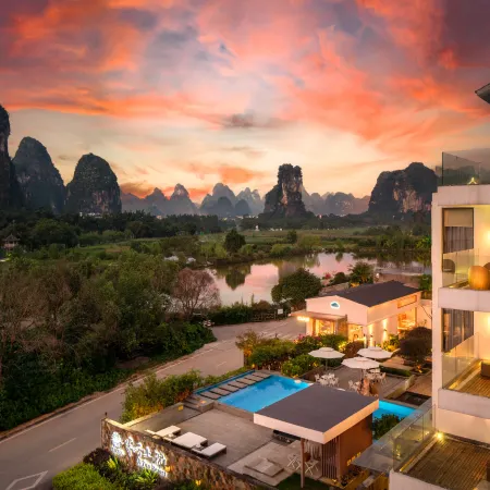 Ji Yun Resort (Yangshuo Ten-mile Gallery Yulong River)