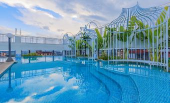 Panorama Garden Hotel with Infinity Pool at High Altitude, Jinxiangdun Yueting