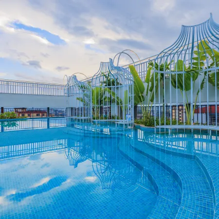 Panorama Garden Hotel with Infinity Pool at High Altitude, Jinxiangdun Yueting
