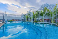 金香頓悅庭高空無邊泳池全景花園飯店（西雙版納嘎灑國際機場店） - 無邊際泳池