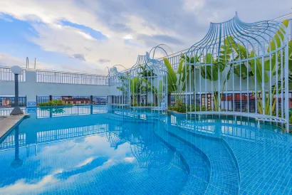 Panorama Garden Hotel with Infinity Pool at High Altitude, Jinxiangdun Yueting