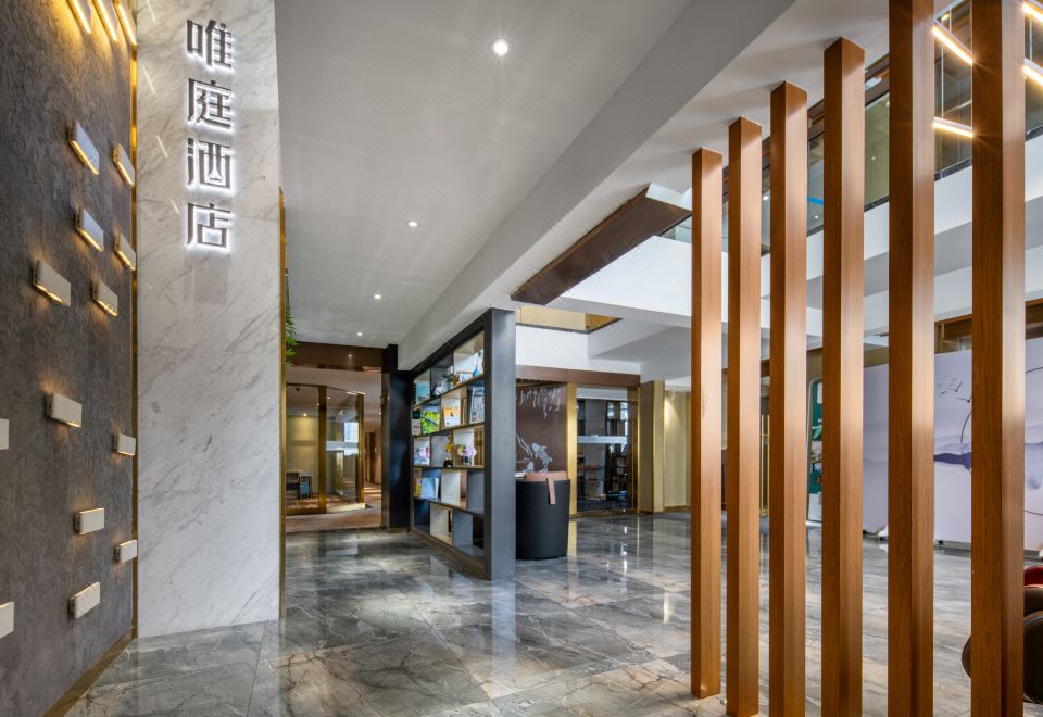 3. 웨이팅 호텔 (..