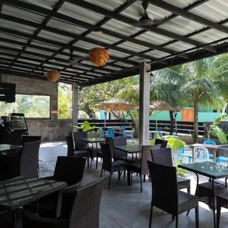 Dhiffushi Tourist Hotel