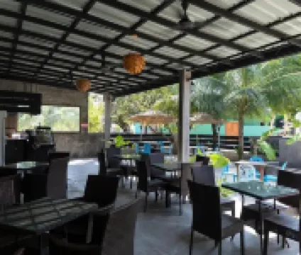 Dhiffushi Tourist Hotel