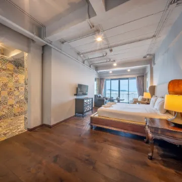 SHIN Arch39 Phuket Beach Front Отели рядом с достопримечательностью «Ват-Чалонг»