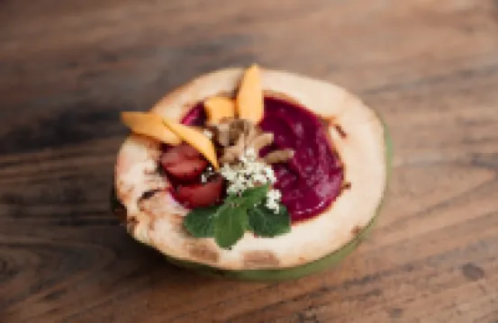 كوكو آند باينابل بانتس هوستل