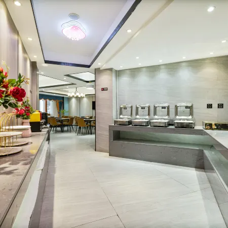 Xinning Qianmo International Hotel